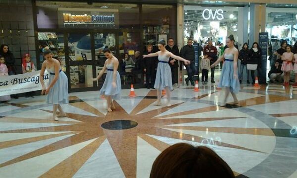Danze e musiche di Carnevale al Centro Commerciale San Martino!