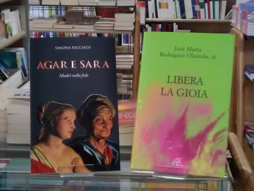Alla libreria Paoline di Novara, due volumi per  riflettere sul significato della vita: dalla storia di due madri rivali ai possibili sentieri per raggiungere la felicità reale